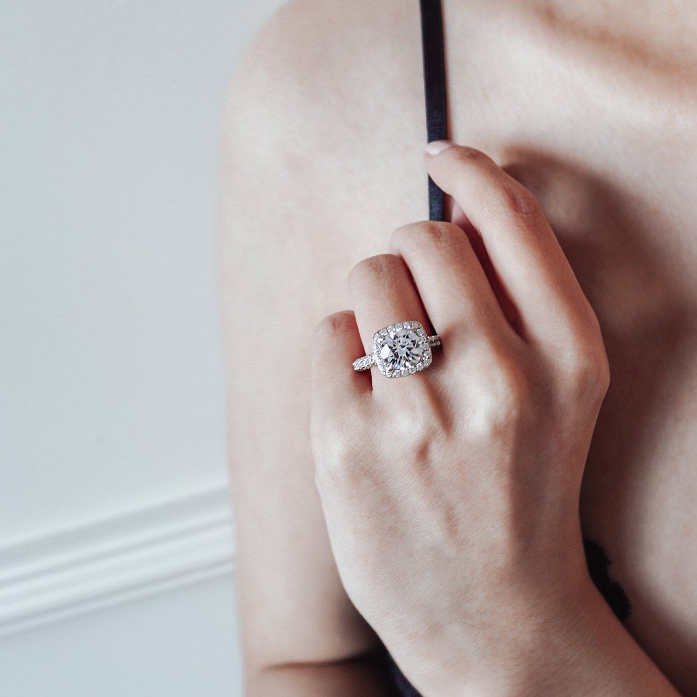 2.0 CT Round Halo CVD F/VS2 Diamond Engagement Ring