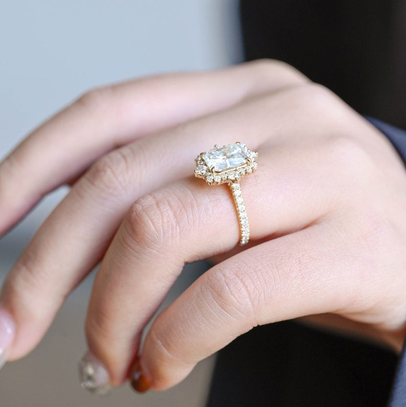 Stunning 1.5 - 2.5 CT Radiant Moissanite Engagement Ring with Pave & Halo Design 4